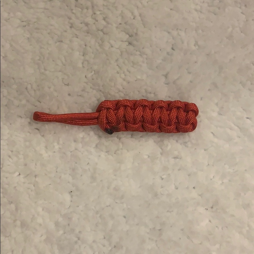 Red keychain - Picture 2 of 3